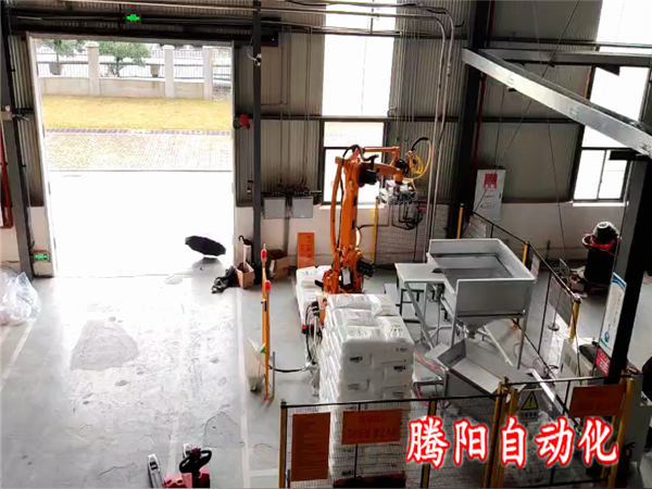 化工粉料自動拆包機(jī)減少了客戶運(yùn)行成本